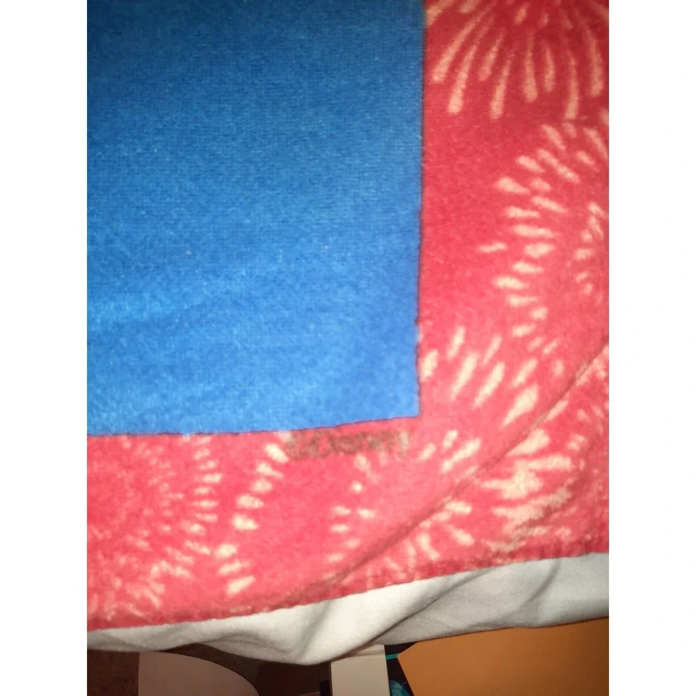 DISNEY EXCLUSIVE WALT DISNEY WORLD BEACH TOWEL- Mickey, Minnie, Goofy & Donald